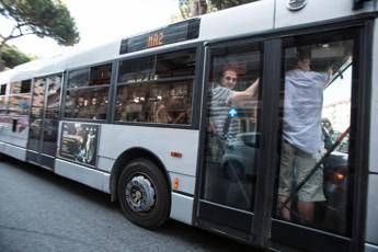 Tutto fermo per sciopero, metro chiuse a Roma Tutto fermo per sciopero, metro chiuse a Roma