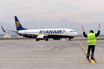 Falso allarme bomba su aereo Ryanair diretto a Oslo, arrestato un uomo Falso allarme bomba su aereo Ryanair diretto a Oslo, arrestato un uomo