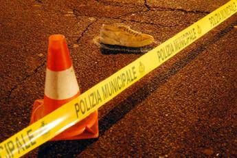Bari, auto pirata travolge 3 immigrati di ritorno dai campi Bari, auto pirata travolge 3 immigrati di ritorno dai campi