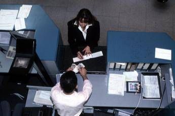 I crediti dubbi pesano sulle banche italiane: sono 4 volte la media europea I crediti dubbi pesano sulle banche italiane: sono 4 volte la media europea