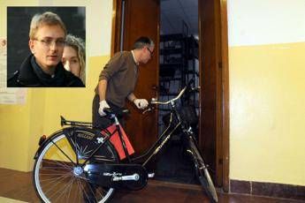 Scarpe, bici e graffi: tutte le prove contro Stasi Scarpe, bici e graffi: tutte le prove contro Stasi