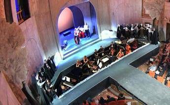 Lavoro, cercasi figuranti 'dal fisico prestante' per opera lirica Lavoro, cercasi figuranti 'dal fisico prestante' per opera lirica