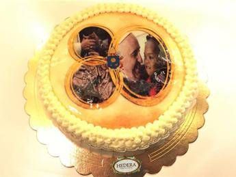 Torta al mate per il compleanno del Papa, con richiamo ai migranti Torta al mate per il compleanno del Papa, con richiamo ai migranti