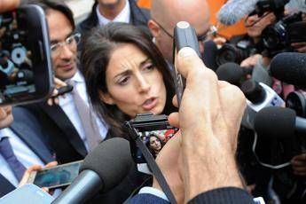 Crisi acqua, Raggi: Allo studio soluzioni per evitare disagi ai romani Crisi acqua, Raggi: Allo studio soluzioni per evitare disagi ai romani