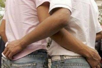 'Frocio di m..', 26enne aggredito a calci e pugni a Roma 'Frocio di m..', 26enne aggredito a calci e pugni a Roma
