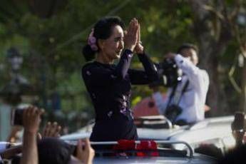 Aung San Suu Kyi nuovo ministro degli Esteri del Myanmar Aung San Suu Kyi nuovo ministro degli Esteri del Myanmar