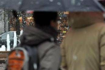 Roma, la neve fa capolino a Ostia Roma, la neve fa capolino a Ostia