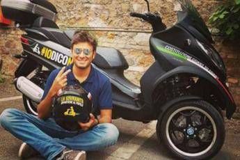 Riforme, Di Battista: Italia coast to coast in motorino per dire no