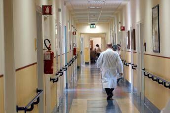 Il piccolo Charlie potrà morire. L'Alta Corte inglese dà ragione ai medici Il piccolo Charlie potrà morire. L'Alta Corte inglese dà ragione ai medici