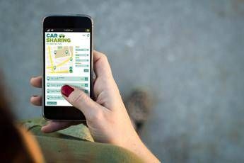 La mobilità è condivisa e a portata di app, crescono bike e car sharing La mobilità è condivisa e a portata di app, crescono bike e car sharing