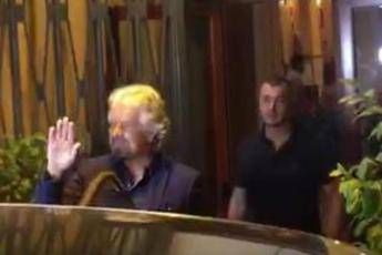 M5S, Grillo a Palermo: cena ristretta con Direttorio e Davide Casaleggio /Video M5S, Grillo a Palermo: cena ristretta con Direttorio e Davide Casaleggio /Video