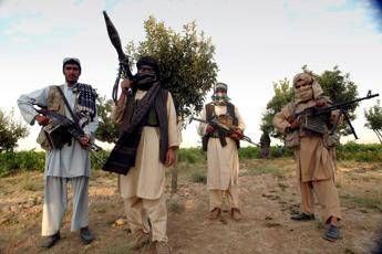 Afghanistan, Talebani rivendicano l'attacco al Parlamento di Kabul Afghanistan, Talebani rivendicano l'attacco al Parlamento di Kabul