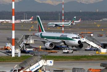 Alitalia, governo all'attacco: E' stata gestita male Alitalia, governo all'attacco: E' stata gestita male