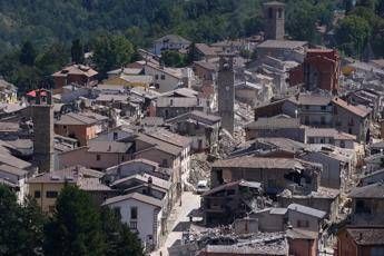 Terremoto, un 14enne fra le 3 vittime britanniche Terremoto, un 14enne fra le 3 vittime britanniche