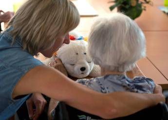 L'Alzheimer si scopre sotto Natale, boom di chiamate alle associazioni L'Alzheimer si scopre sotto Natale, boom di chiamate alle associazioni