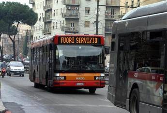 Roma, autista linea 544 strattonato e picchiato /I precedenti Roma, autista linea 544 strattonato e picchiato /I precedenti