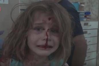 Siria: video bimba ferita che grida papà Siria: video bimba ferita che grida papà