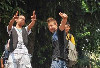 Minacciano con coltello e rapinano 16enne, fermata baby gang a Roma Minacciano con coltello e rapinano 16enne, fermata baby gang a Roma
