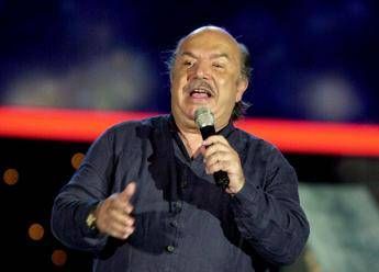 Facciamo tornare nonno Libero, l'appello di Lino Banfi Facciamo tornare nonno Libero, l'appello di Lino Banfi