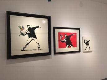 Banksy in prima assoluta in Italia a Palazzo Cipolla, da domani 150 opere in mostra Banksy in prima assoluta in Italia a Palazzo Cipolla, da domani 150 opere in mostra