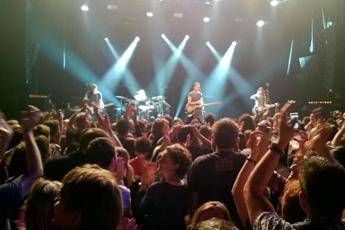 Sting riapre il Bataclan: Non dimenticheremo Un anno fa l'attacco al cuore di Parigi Sting riapre il Bataclan: Non dimenticheremo Un anno fa l'attacco al cuore di Parigi