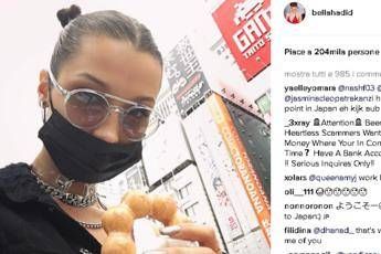 Dal Giappone con amore, la vacanza social di Bella Hadid e The Weeknd Dal Giappone con amore, la vacanza social di Bella Hadid e The Weeknd