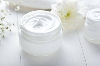 Se la bellezza inquina, Paesi e aziende contro le microsfere di plastica Se la bellezza inquina, Paesi e aziende contro le microsfere di plastica