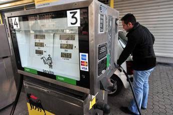 Benzina e diesel, prezzi congelati Benzina e diesel, prezzi congelati