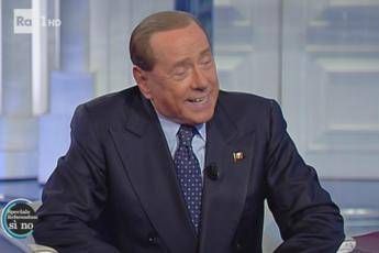 Berlusconi da Vespa: Renzi potrebbe condurre l'Isola dei Famosi /Video Berlusconi da Vespa: Renzi potrebbe condurre l'Isola dei Famosi /Video
