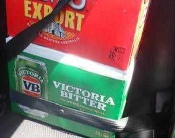 Cinture di sicurezza alla birra e non ai bambini: sarà processato Cinture di sicurezza alla birra e non ai bambini: sarà processato