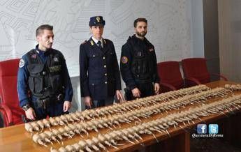 Roma, trovate 143 bombe carta in un covo ultrà vicino allo Stadio Olimpico Roma, trovate 143 bombe carta in un covo ultrà vicino allo Stadio Olimpico