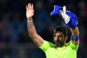 Buffon saluta la Juve Buffon saluta la Juve