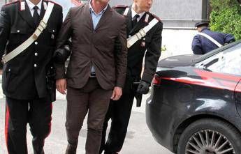 Picchia un ragazzino di 11 anni su un autobus a Napoli, arrestato 44enne Picchia un ragazzino di 11 anni su un autobus a Napoli, arrestato 44enne