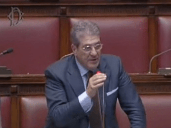 Nuovo scontro in Forza Italia: Chiarelli attacca il 'cerchio magico', Brunetta gli revoca incarico Nuovo scontro in Forza Italia: Chiarelli attacca il 'cerchio magico', Brunetta gli revoca incarico