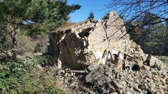Colpiti chiese e sentieri, a rischio il turismo nella aree colpite dal terremoto Colpiti chiese e sentieri, a rischio il turismo nella aree colpite dal terremoto