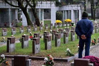 Addio prete, il funerale me lo faccio io Addio prete, il funerale me lo faccio io