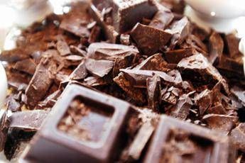 Cioccolato amico: ecco perché un po' al giorno fa bene alla salute