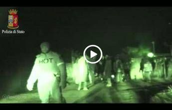Cona, migranti trasferiti da centro accoglienza. Il sindaco: Spero non sia palliativo Cona, migranti trasferiti da centro accoglienza. Il sindaco: Spero non sia palliativo