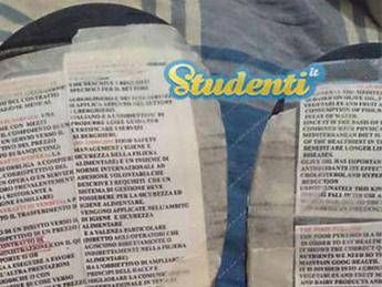 Maturità, il 45% degli studenti ha copiato affidandosi ai metodi tradizionali Maturità, il 45% degli studenti ha copiato affidandosi ai metodi tradizionali