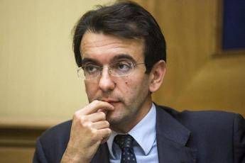 Via dal Pd D'attorre, Galli e Folino: Non c'è dialogo. Renzi avverte: Fuori non vedo spazi Via dal Pd D'attorre, Galli e Folino: Non c'è dialogo. Renzi avverte: Fuori non vedo spazi
