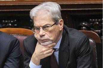 Neo ministro De Vincenti: Fondi per il Sud già stanziati e disponibili Neo ministro De Vincenti: Fondi per il Sud già stanziati e disponibili