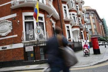 Wikileaks, Ecuador conferma restrizioni accesso al web ad Assange Wikileaks, Ecuador conferma restrizioni accesso al web ad Assange