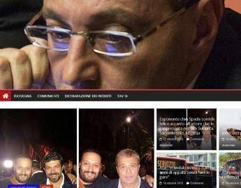 Esposito denuncia: ''Esponente clan Spada sorride felice accanto ad attori 'Suburra''' Esposito denuncia: ''Esponente clan Spada sorride felice accanto ad attori 'Suburra'''