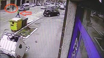 Furti e rapine con selfie su Fb: in manette gang di 20enni in stile 'Arancia Meccanica' /Video Furti e rapine con selfie su Fb: in manette gang di 20enni in stile 'Arancia Meccanica' /Video