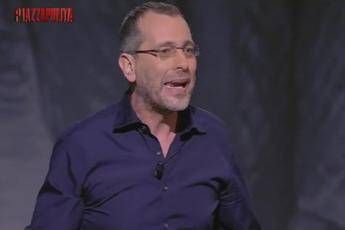 Inchiesta sui rifiuti alla Magliana, aggrediti giornalista e filmaker di 'Piazzapulita' /Video Inchiesta sui rifiuti alla Magliana, aggrediti giornalista e filmaker di 'Piazzapulita' /Video
