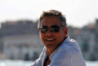Stress da paparazzi, Clooney pronto a vendere la villa sul Lago di Como Stress da paparazzi, Clooney pronto a vendere la villa sul Lago di Como