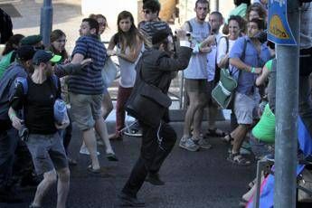 Attacco al gay pride a Gerusalemme, morta 16enne accoltellata da ultra-ortodosso Attacco al gay pride a Gerusalemme, morta 16enne accoltellata da ultra-ortodosso