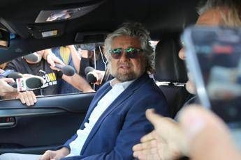Dobbiamo lavorare meno, la ricetta di Grillo Dobbiamo lavorare meno, la ricetta di Grillo
