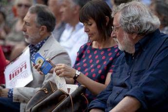 Guccini ormai scrittore a tempo pieno: A Natale un nuovo libro di racconti Guccini ormai scrittore a tempo pieno: A Natale un nuovo libro di racconti