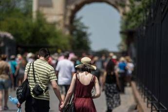 Boom turismo, Franceschini soddisfatto: Estate da record anche per quello interno Boom turismo, Franceschini soddisfatto: Estate da record anche per quello interno